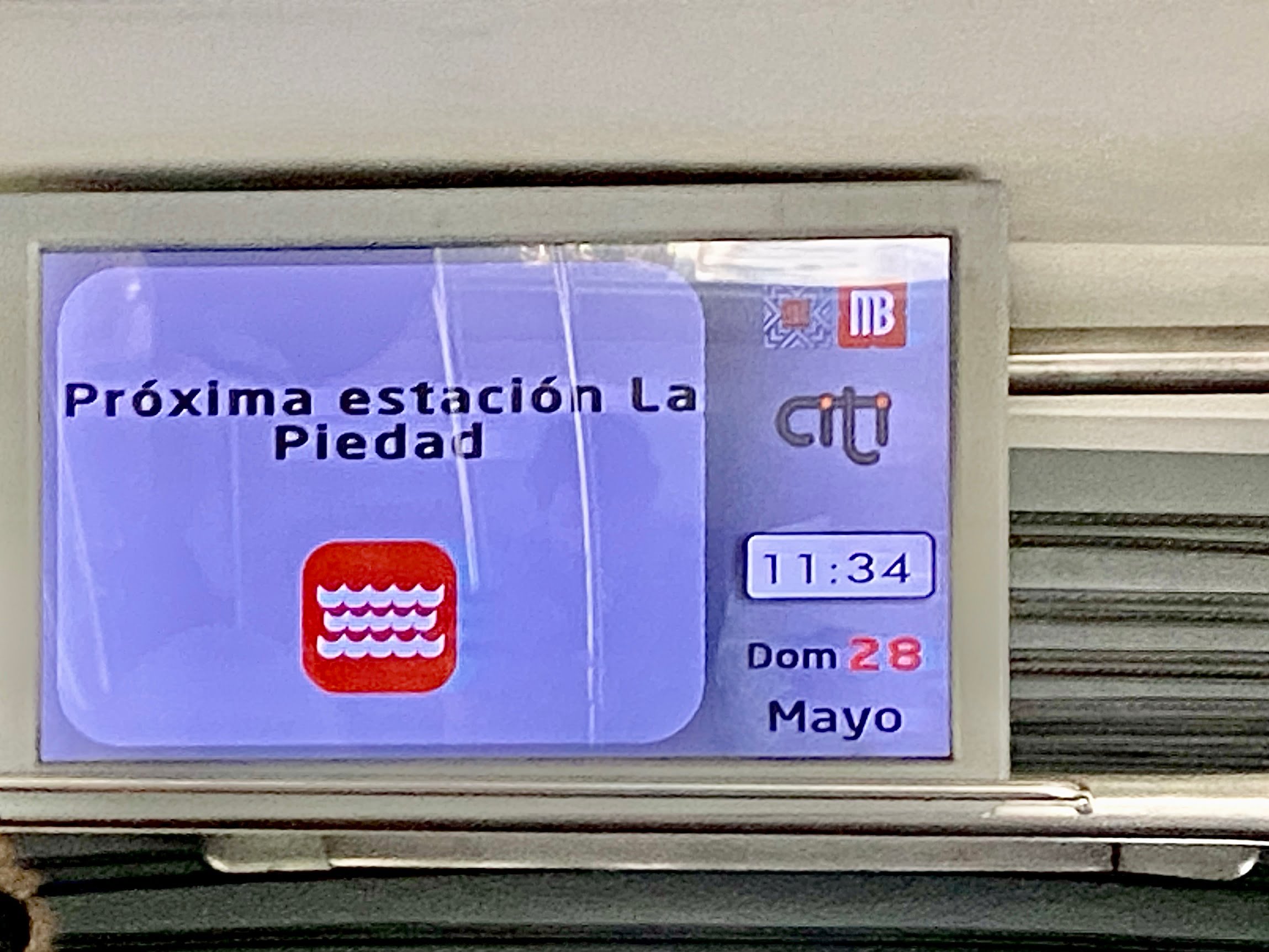 Stationsanzeige im Metrobus in Mexico City